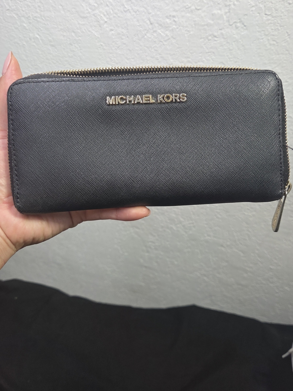 Michael Kors Black Saffiano Leather Jet Set Zip Around Continental Wallet